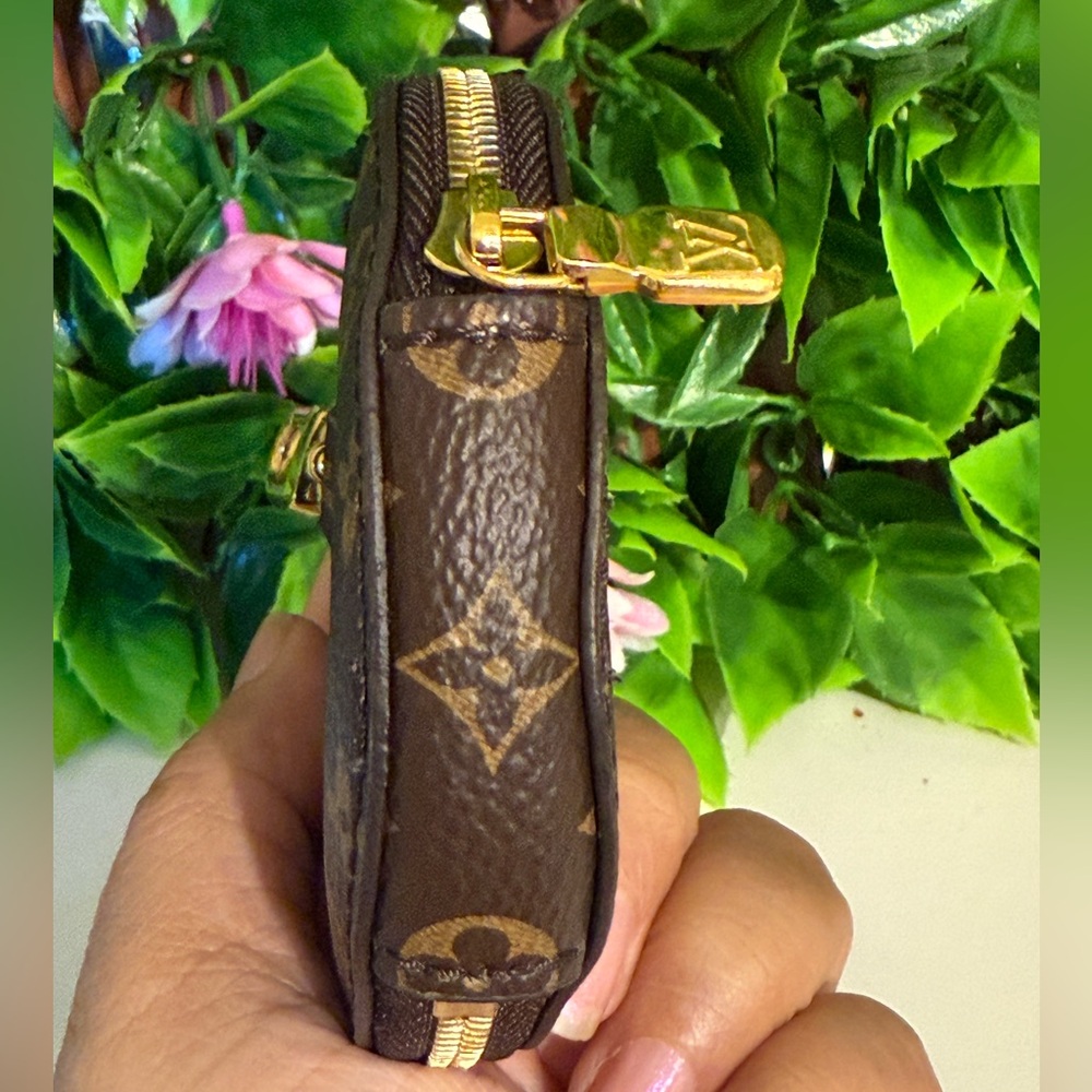 Louis Vuitton Monogram Key Charm Pouch - Picture 4 of 11